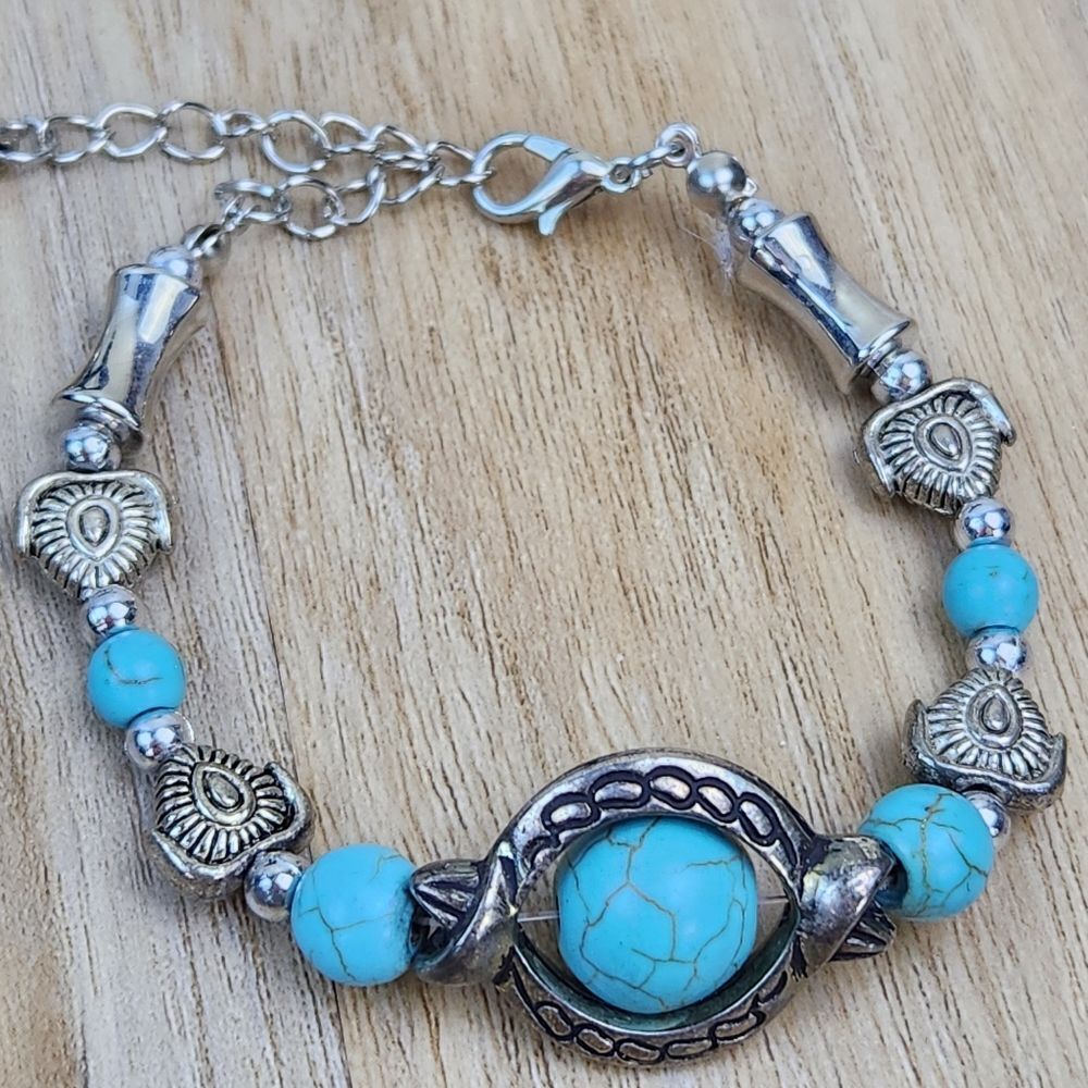 🔺️Premier Turquoise & Antiqued Silver Toned Clasp Bracelet